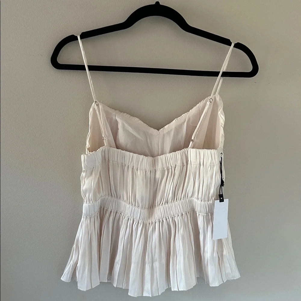 Astr NWT Katie Pleated Tank Top Cream Size Medium - Picture 5 of 13